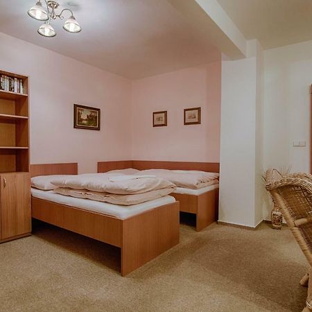 Pod Svatym Kopeckem Lägenhet Mikulov Exteriör bild