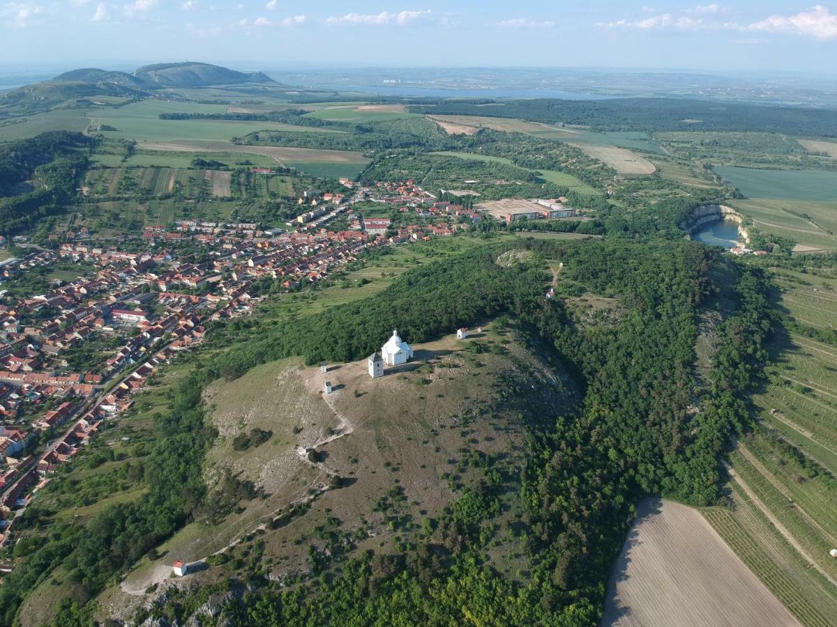 Pod Svatym Kopeckem Lägenhet Mikulov Exteriör bild